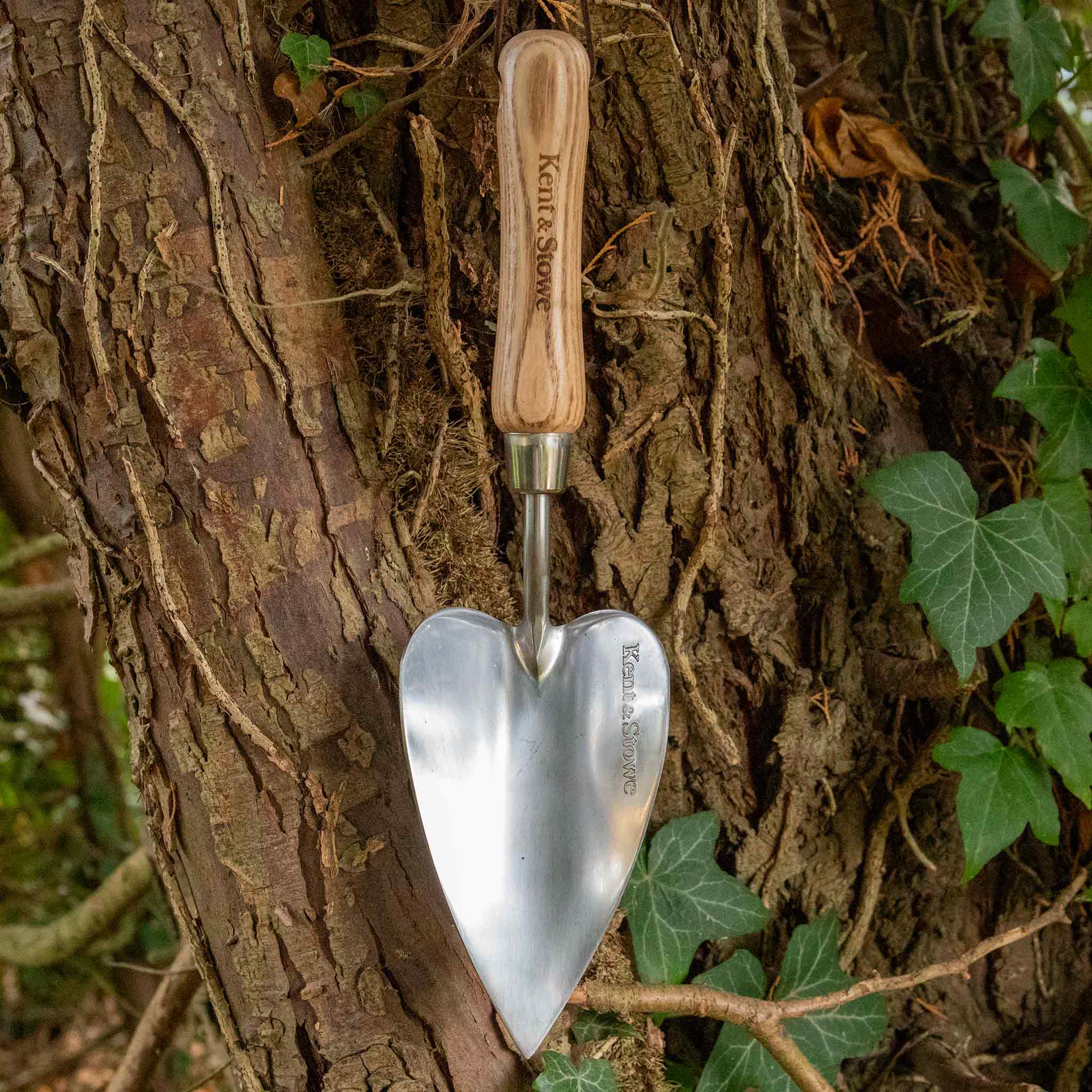 magnolia home garden trowel Kent & Stowe Heart Shaped Trowel
