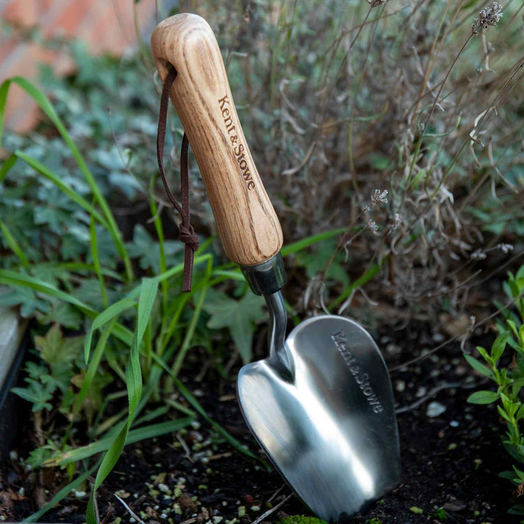 heart shaped garden trowel Kent & Stowe Heart Shaped Trowel