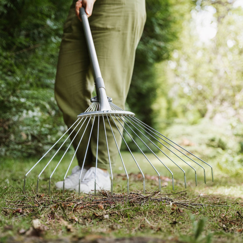 Kent & Stowe Expanding Lawn Rake