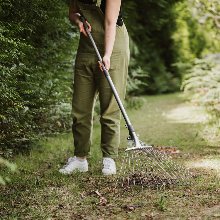 Kent & Stowe Expanding Lawn Rake