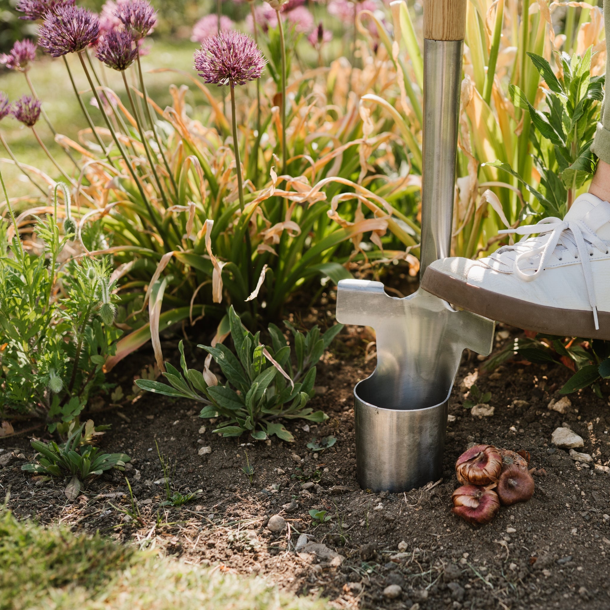 Kent & Stowe Long Handled Bulb Planter | Marshalls Garden