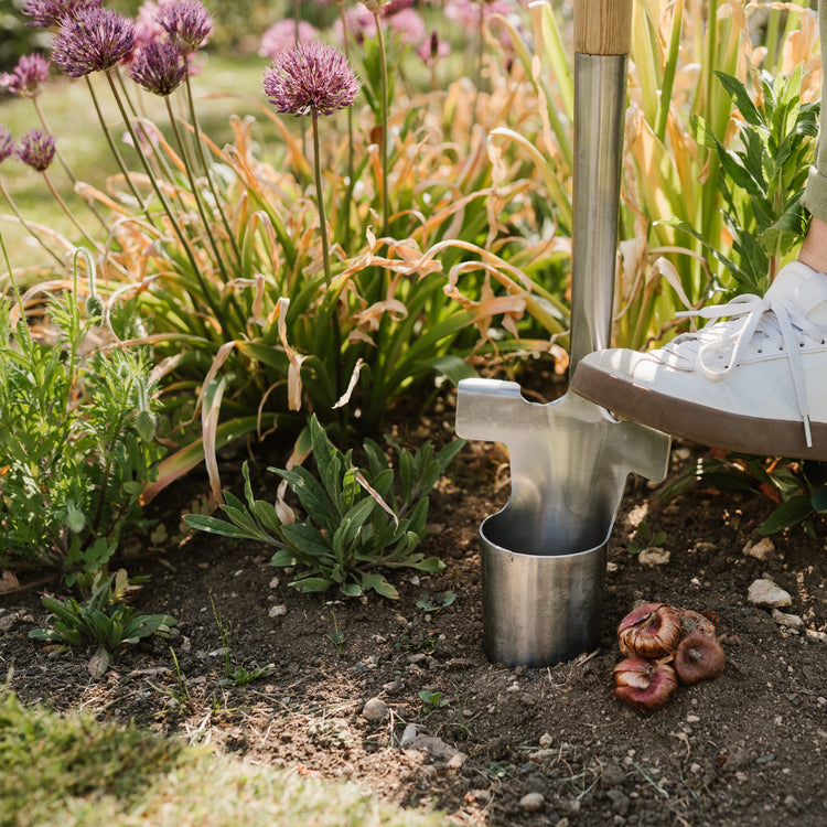 Kent & Stowe Long Handled Bulb Planter
