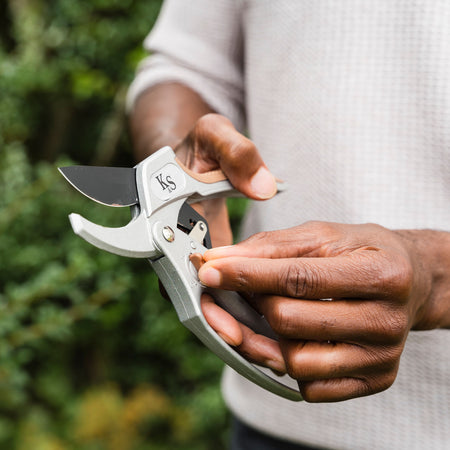 Kent & Stowe SureCut Hardwood Anvil Ratchet Secateurs