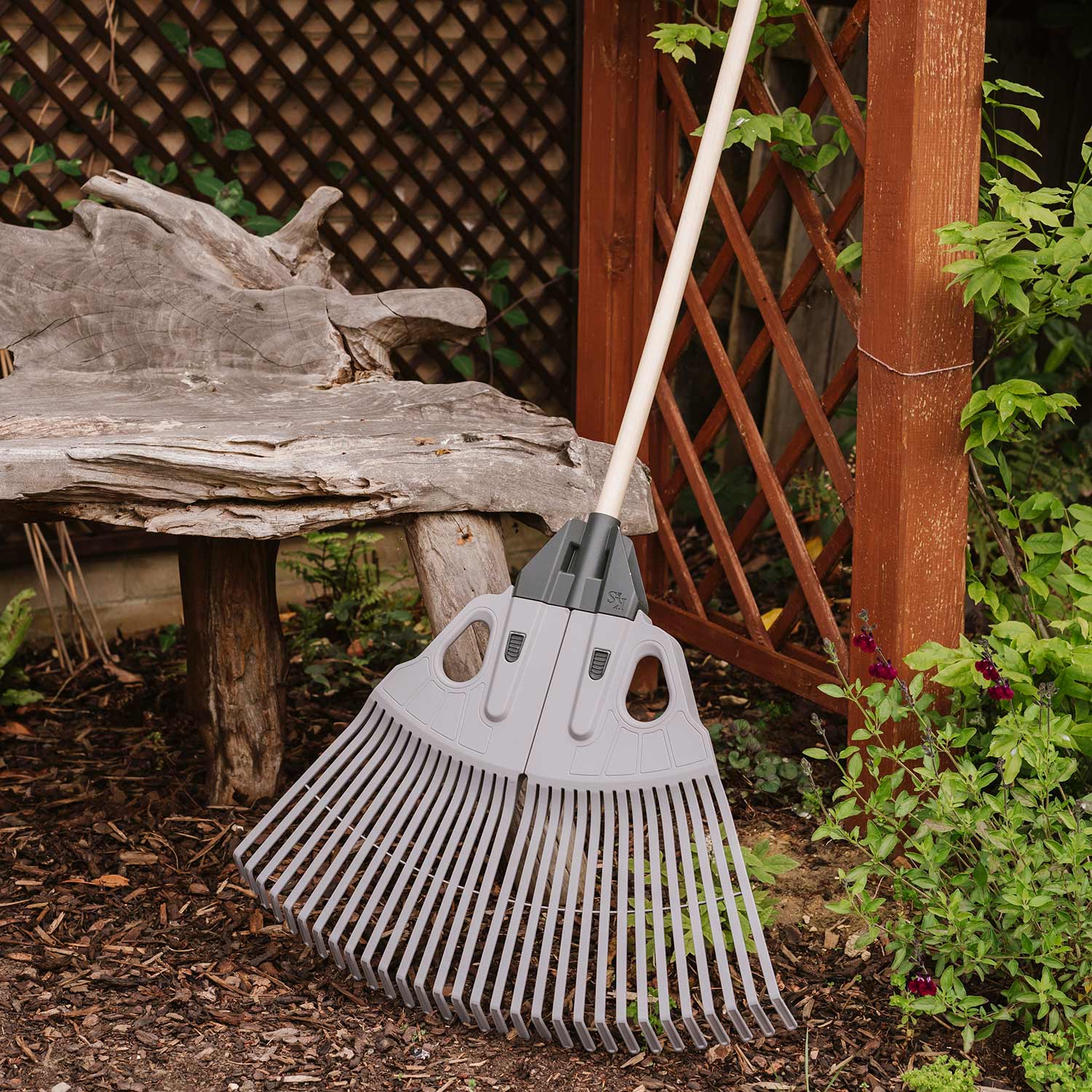 Kent & Stowe 3-in-1 Leaf Rake | Marshalls Garden
