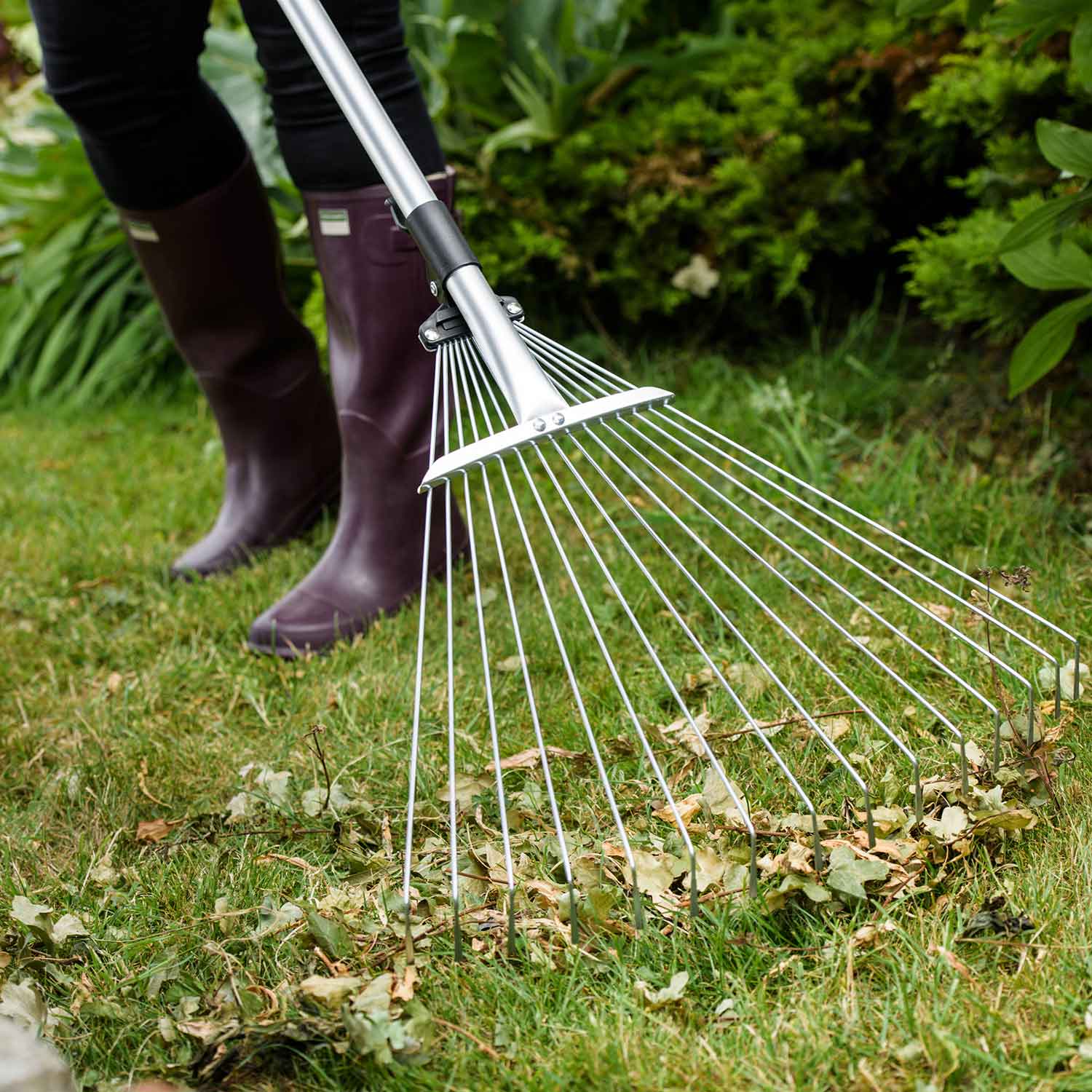 Kent & Stowe Expanding Lawn Rake | Marshalls Garden